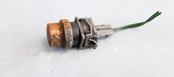 Volkswagen Golf III Coolant temperature sensor 1h0959625