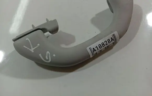 Volkswagen Polo IV 9N3 Rear interior roof grab handle 6N0857607N