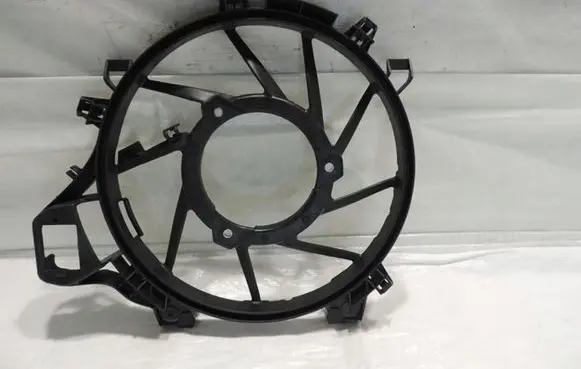 Radiator mount bracket