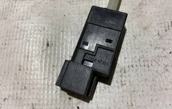 Mercedes-Benz Vito Viano W638 Brake pedal sensor switch a0015458709 0015458709