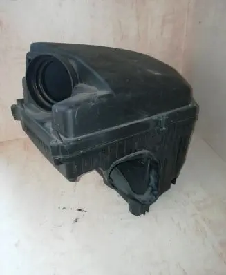 Volvo V70 Air filter box 6893747