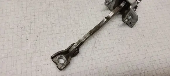 Opel Vectra C Front door check strap stopper 09229749