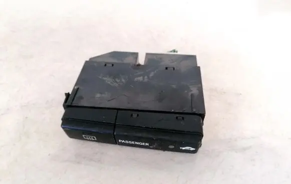 Toyota Avensis T250 Windscreen/window heater switch