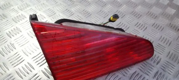 Peugeot 607 Tailgate rear/tail lights