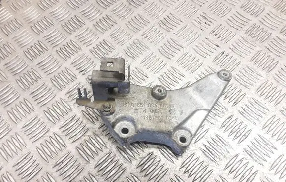 Mercedes-Benz E W212 Engine mounting bracket A6510940039