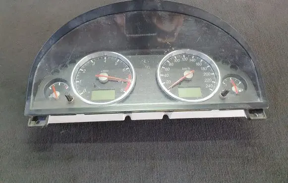 Ford Mondeo Mk III Speedometer (instrument cluster) 1S7F10841 44ZU187