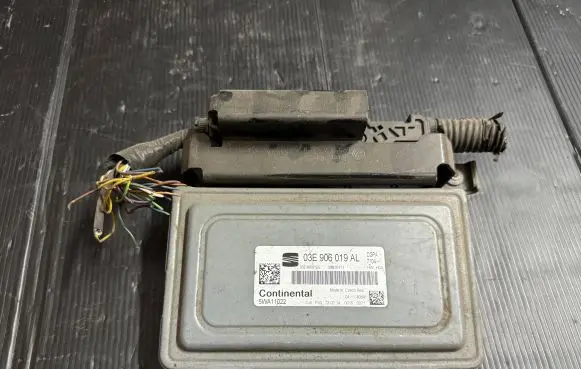 Seat Ibiza IV (6J,6P) Engine control unit/module 03E906019E 5WA11022 03E906019AL