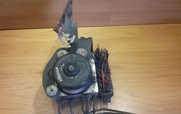 Ford Focus ABS Pump 2M512M110EC
