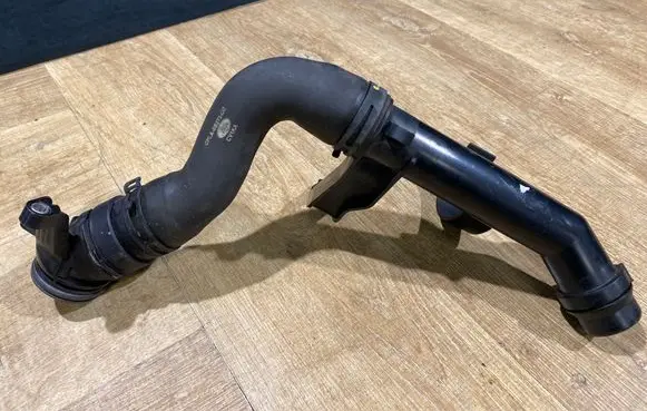 Land Rover Range Rover Sport L494 Engine coolant pipe/hose CPLA8B273CC