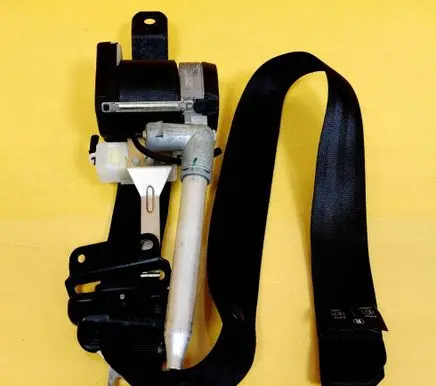 Mazda 323 Front seatbelt 00057250