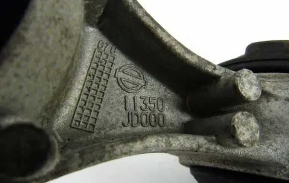 Nissan X-Trail T30 Engine mount bracket 11350JD000