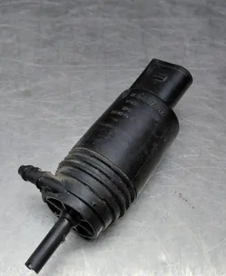 BMW 5 E60 E61 Windscreen/windshield washer pump 8377612