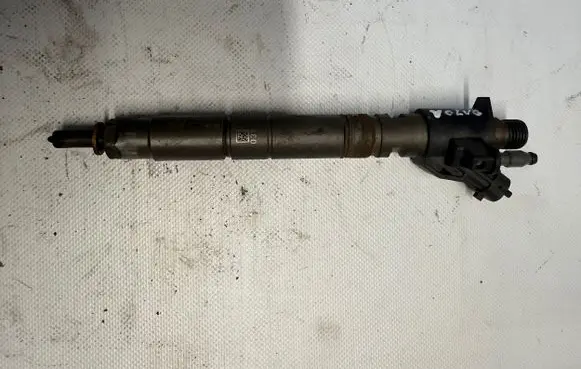 Volvo XC60 Fuel injector 2420656