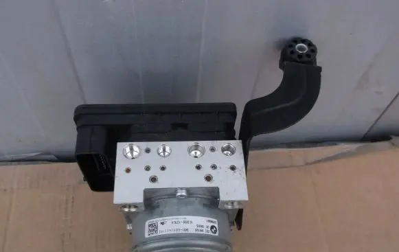 BMW 4 F36 Gran coupe ABS Pump 6891611