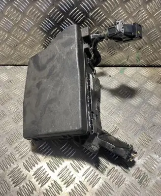 Toyota Avensis T270 Fuse box set 8211505A30