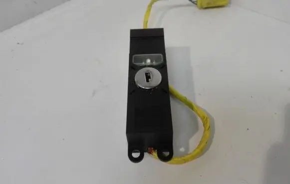 Passenger airbag on/off switch