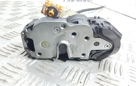 Opel Insignia A Front door lock 13579518 3023881LH3 12L141