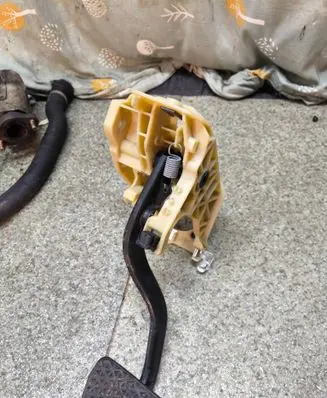 BMW 5 E60 E61 Brake pedal 6759944 14416710