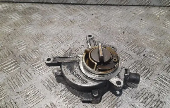 Audi A4 S4 B7 8E 8H Vacuum pump 06D145100