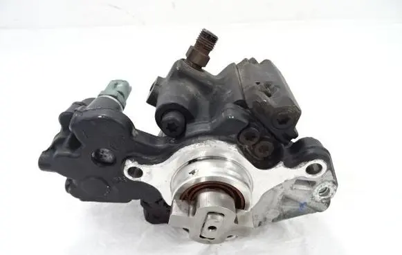 Citroen DS5 Fuel injection high pressure pump 9687959180