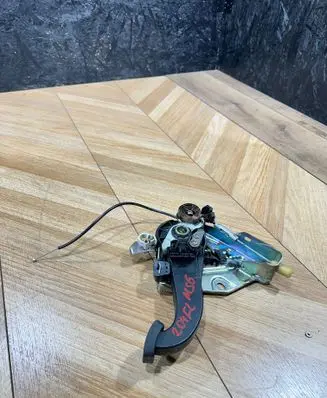 Handbrake/parking brake lever assembly