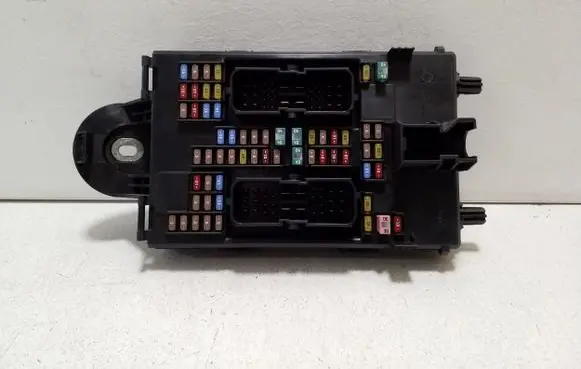 Volvo XC60 Fuse module 32209198
