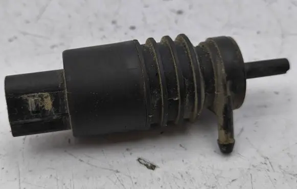 BMW 5 E60 E61 Windscreen/windshield washer pump