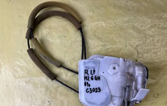 Mazda 6 Front door lock F97G16 GS1D59310B
