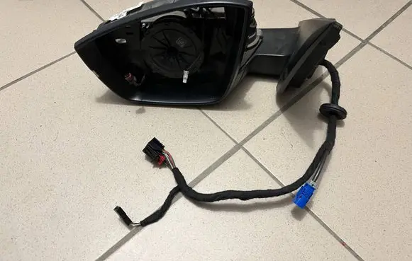 Skoda Kodiaq Front door electric wing mirror LUSTERKO11PIN