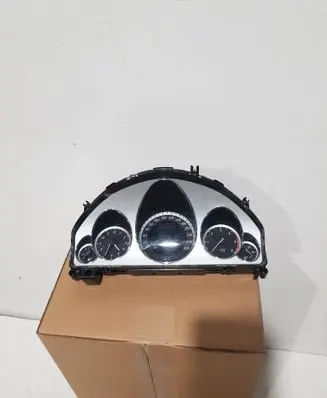 Speedometer (instrument cluster)