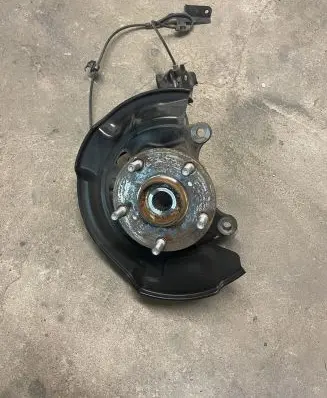 Toyota Prius+ (ZVW40) Front wheel hub spindle knuckle