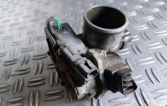 Toyota Corolla E120 E130 Throttle valve 8967221020