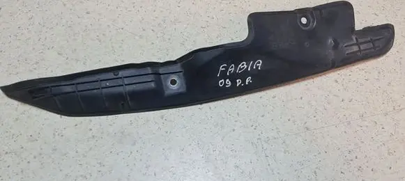 Skoda Fabia Mk2 (5J) Fender foam support/seal 5J0821112
