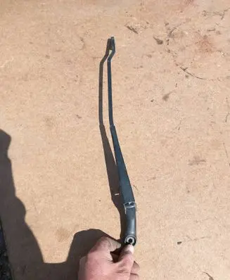 Volkswagen PASSAT B5 Front wiper blade arm 3B1955410