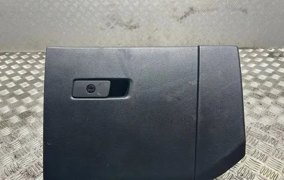 Jeep Renegade Glove box