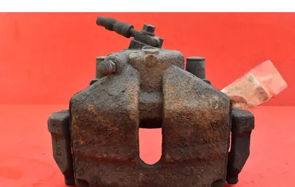 Volkswagen PASSAT CC Front brake caliper 