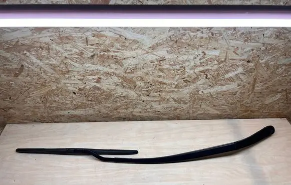 Front wiper blade arm