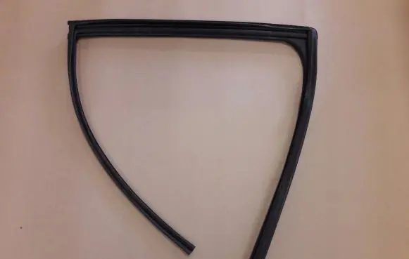 Mazda 3 II Rubber seal rear door window/glass 