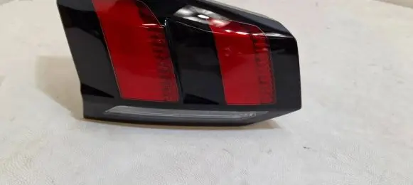 Peugeot 5008 II Rear/tail lights 9811027880