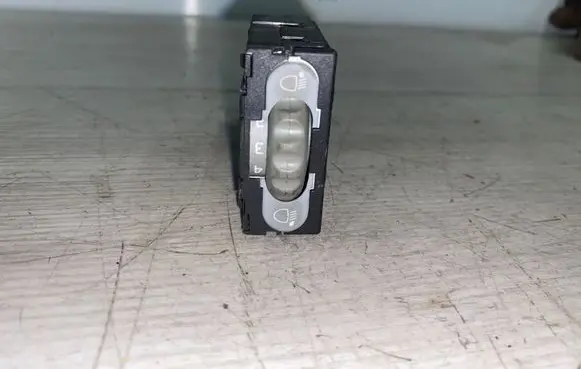 Renault Scenic I Headlight level height control switch 7700433081