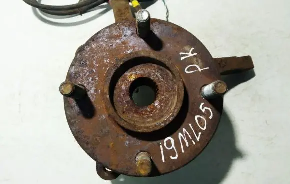 Mitsubishi Lancer Front wheel hub
