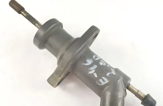 BMW 3 E46 Clutch master cylinder G7381 TE674