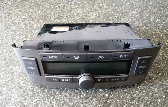 Toyota Avensis T250 Climate control unit 5590005201 1465704820