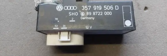 Volkswagen Golf III Coolant fan relay 357919506D 898722000