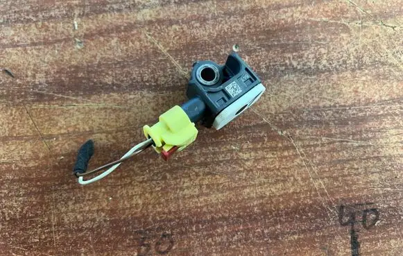 Volkswagen e-Up Airbag deployment crash/impact sensor 2H0959351
