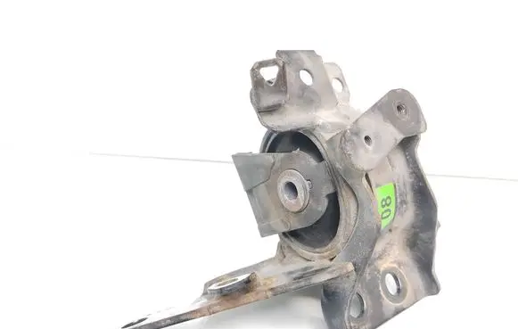 Toyota Avensis T250 Engine mount bracket