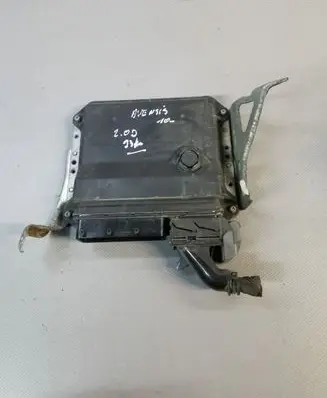 Toyota Avensis T270 Engine control unit/module 8966105D22