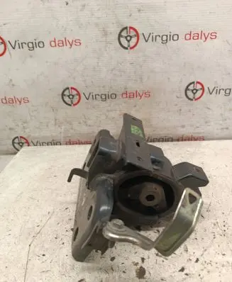 Toyota RAV 4 (XA30) Engine mount bracket