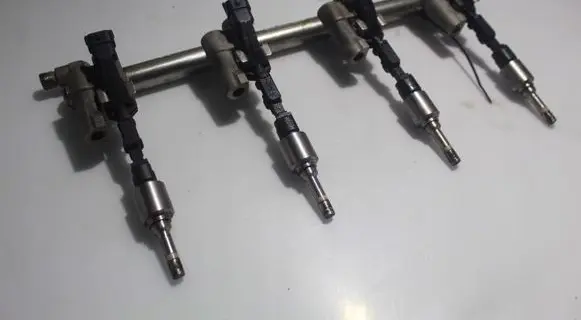 Jaguar XJ X351 Fuel main line pipe 