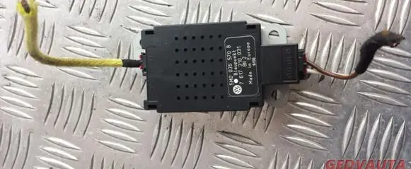 Volkswagen Golf V Aerial antenna amplifier 5m0035570b